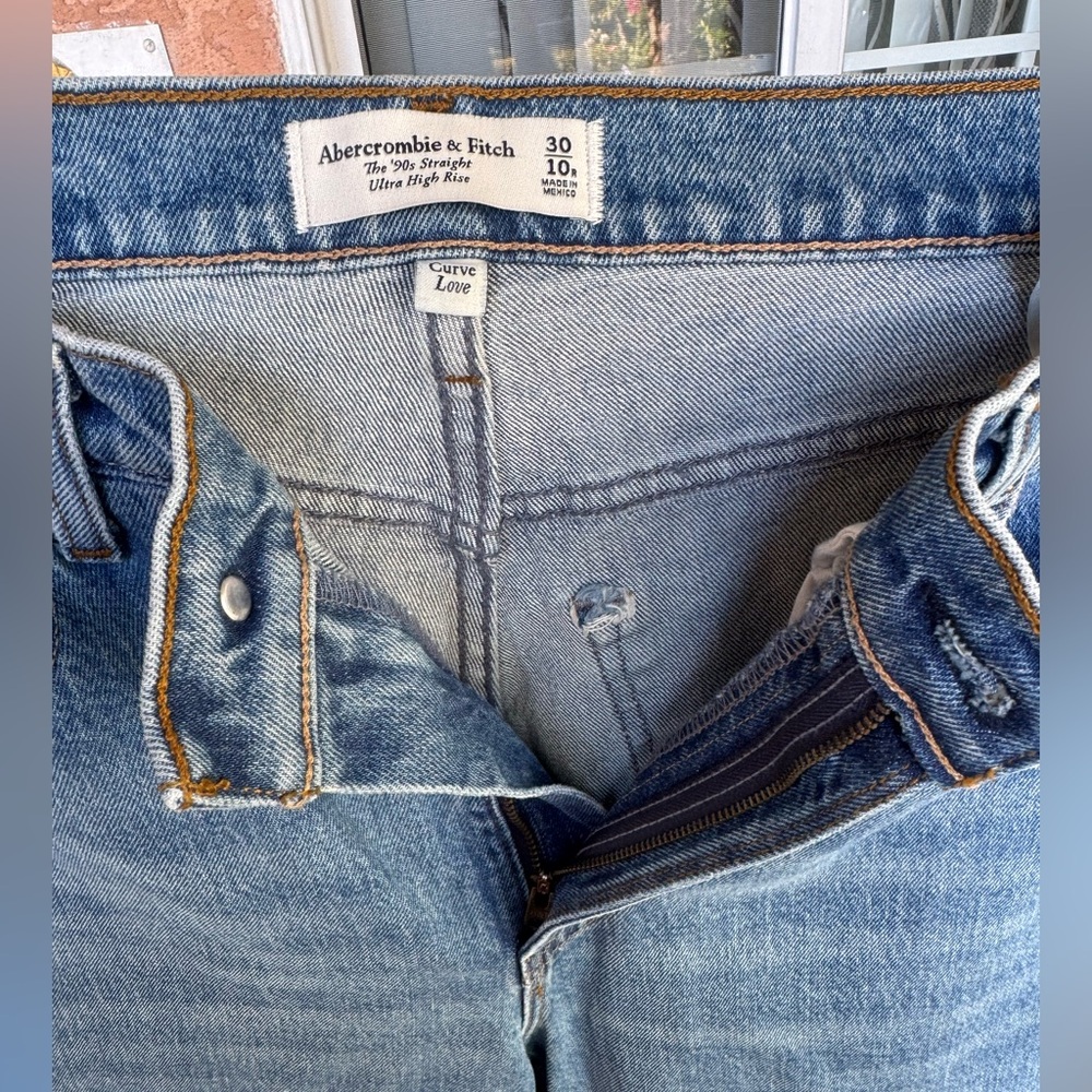 Abercrombie & Fitch Light Blue High-Rise Women's Jeans